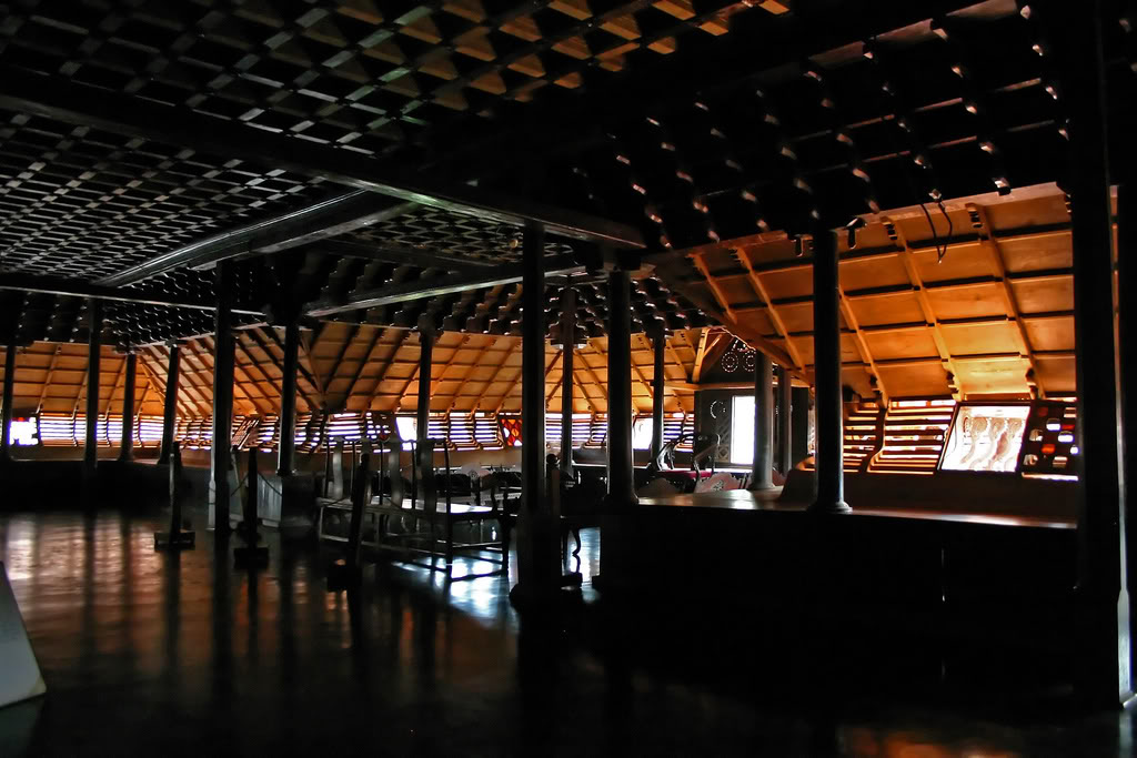 Padmanabhapuram Palace- It was an ancient Capital of the Travancore rulers until 1798 A.D. There is a palace inside the fort that spreads over an area of 6 acres. The palace is known for it antiques, including the armoury of the royal family. The Ramaswamy temple adjoining the palace has scenes from the Ramayana carved in 45 panels.